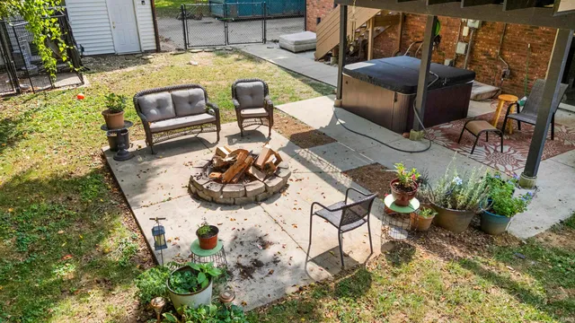 $275,000 | 1402 Hawthorne Drive, Vincennes, IN 47591