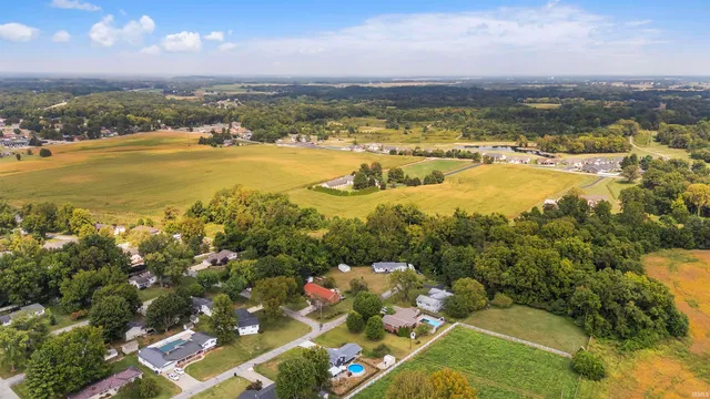 $275,000 | 1402 Hawthorne Drive, Vincennes, IN 47591