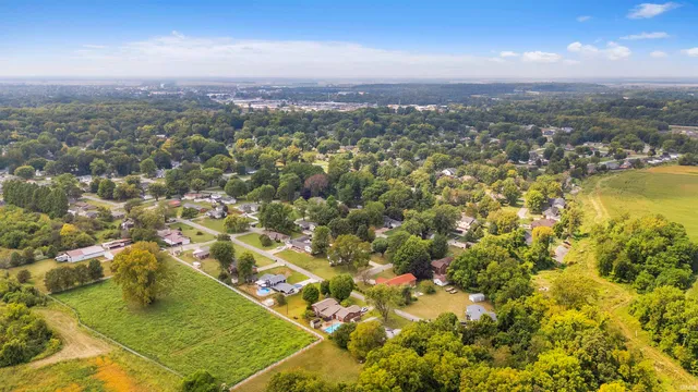 $275,000 | 1402 Hawthorne Drive, Vincennes, IN 47591