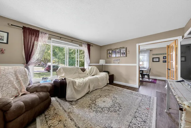 $275,000 | 1402 Hawthorne Drive, Vincennes, IN 47591