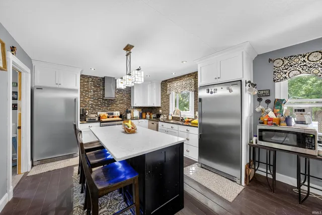 $275,000 | 1402 Hawthorne Drive, Vincennes, IN 47591