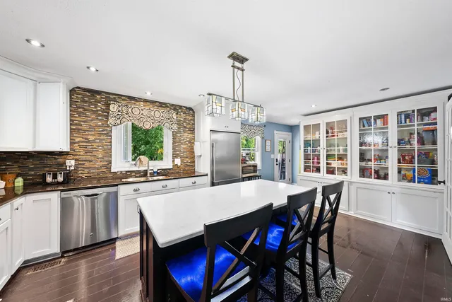 $275,000 | 1402 Hawthorne Drive, Vincennes, IN 47591