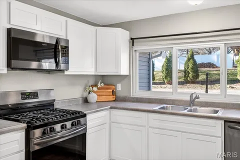 $200,000 | 13 Melody Lane South, St. Charles, MO 63303