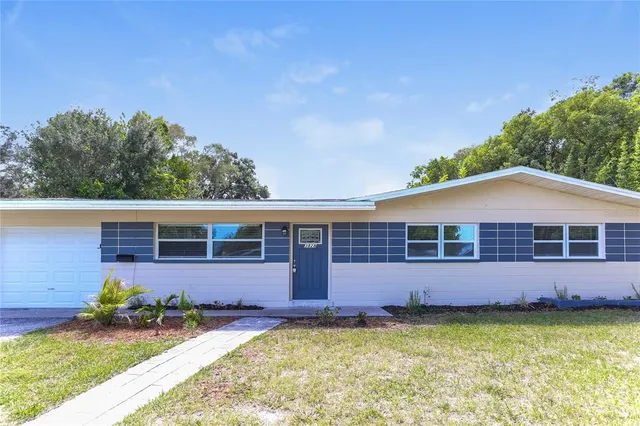 $2,390 | 3828 Neptune Drive Southeast, St. Petersburg, FL 33705