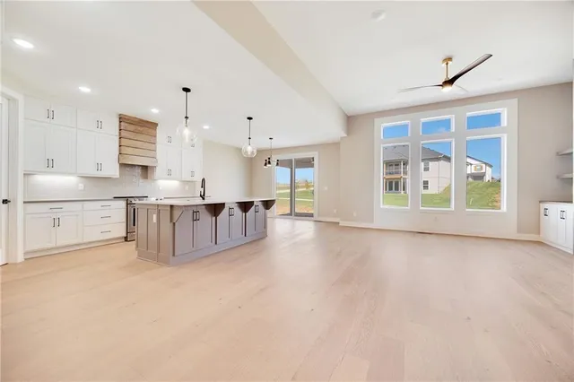 $544,900 | 2345 Northeast Colonnade Avenue, Blue Springs, MO 64029