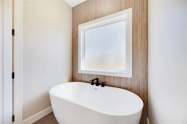 $544,900 | 2345 Northeast Colonnade Avenue, Blue Springs, MO 64029