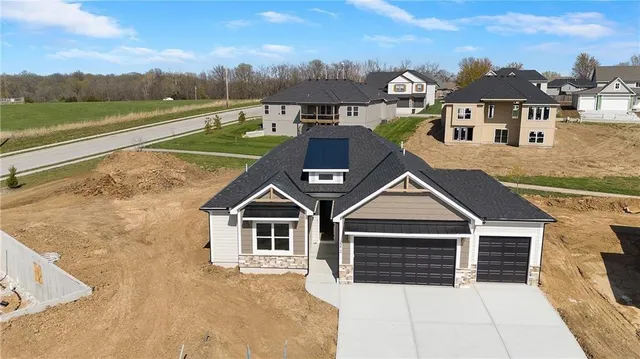 $544,900 | 2345 Northeast Colonnade Avenue, Blue Springs, MO 64029