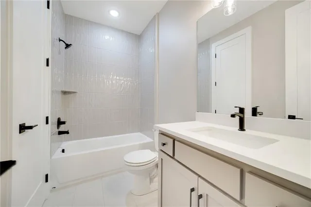 $544,900 | 2345 Northeast Colonnade Avenue, Blue Springs, MO 64029