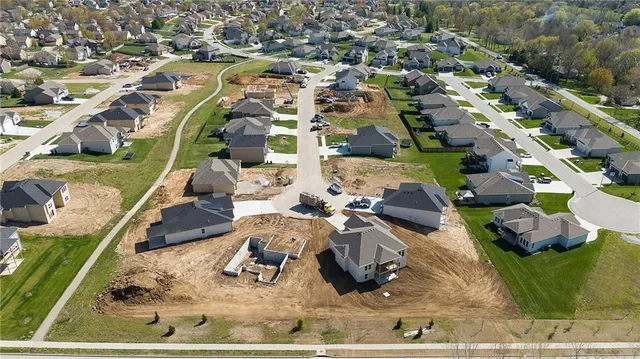 $544,900 | 2345 Northeast Colonnade Avenue, Blue Springs, MO 64029