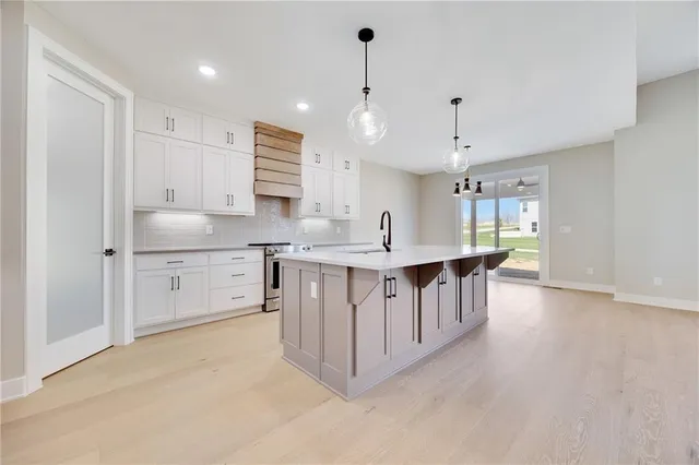 $544,900 | 2345 Northeast Colonnade Avenue, Blue Springs, MO 64029