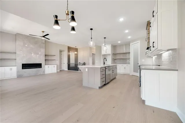 $544,900 | 2345 Northeast Colonnade Avenue, Blue Springs, MO 64029