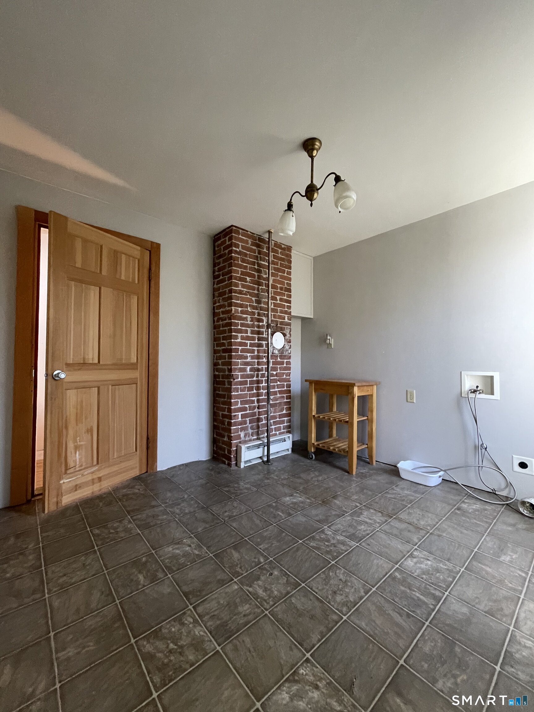 52 Oneco Street Norwich, CT 06360 - Photo 7 of 14 Mudroom/laundry room