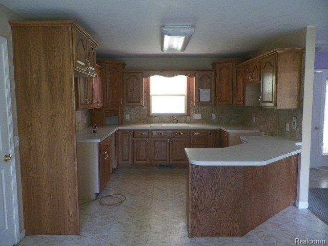 335 West Castle Road Fostoria, MI 48435 - Photo 2 of 28 262-132341 - Kitchen.JPG