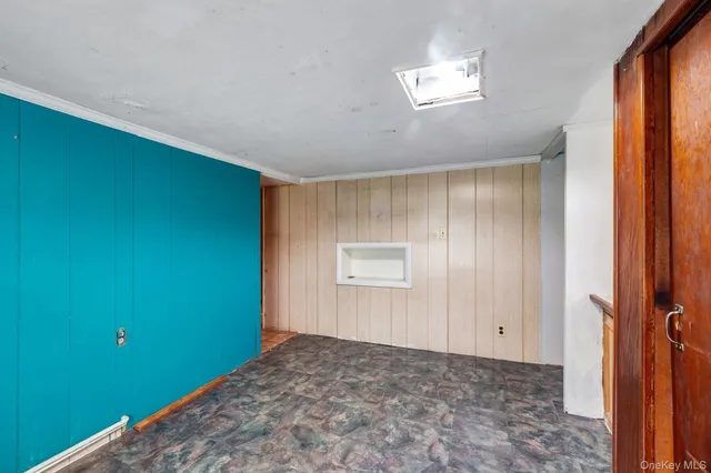 a view of an empty room and window