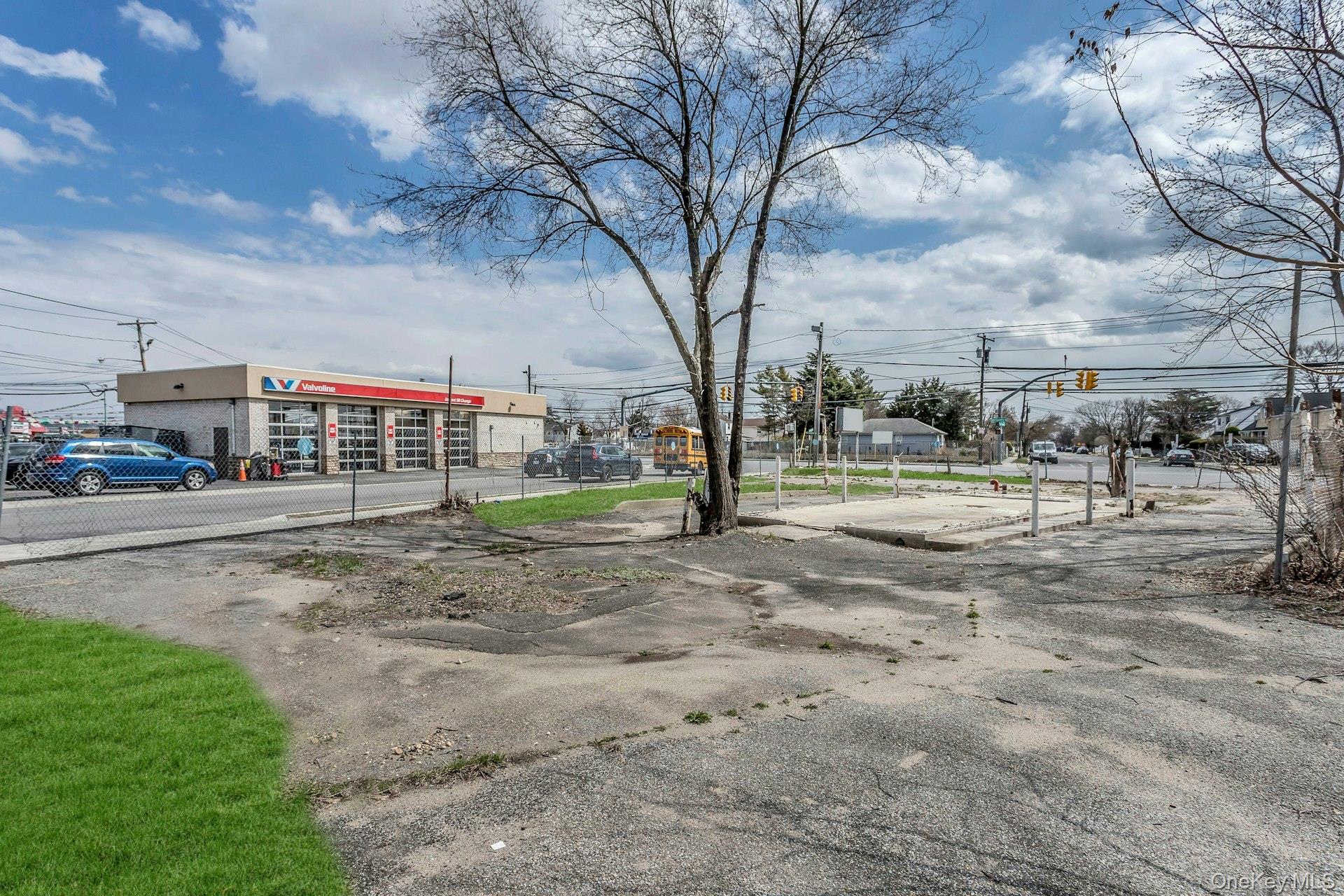 899 Old Country Road Westbury, NY 11590 - Photo 2 of 19