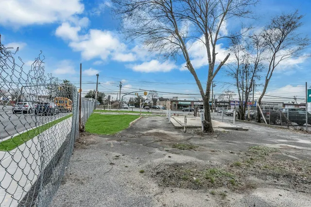 $689,000 | 899 Old Country Road, Westbury, NY 11590