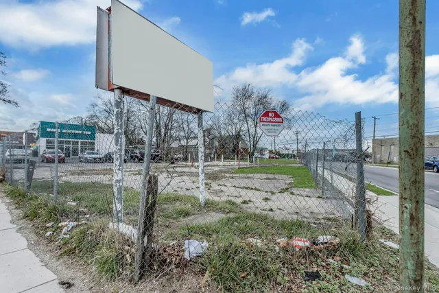 $689,000 | 899 Old Country Road, Westbury, NY 11590