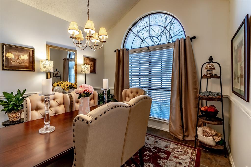 266 East Ridgegate Drive Garland, TX 75040 - Photo 15 of 32 a living room with furniture flowerpot and wooden floor