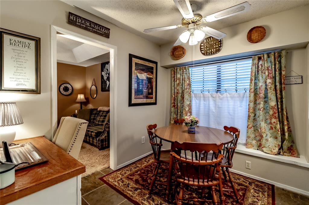 266 East Ridgegate Drive Garland, TX 75040 - Photo 5 of 32 a dining room with furniture and window