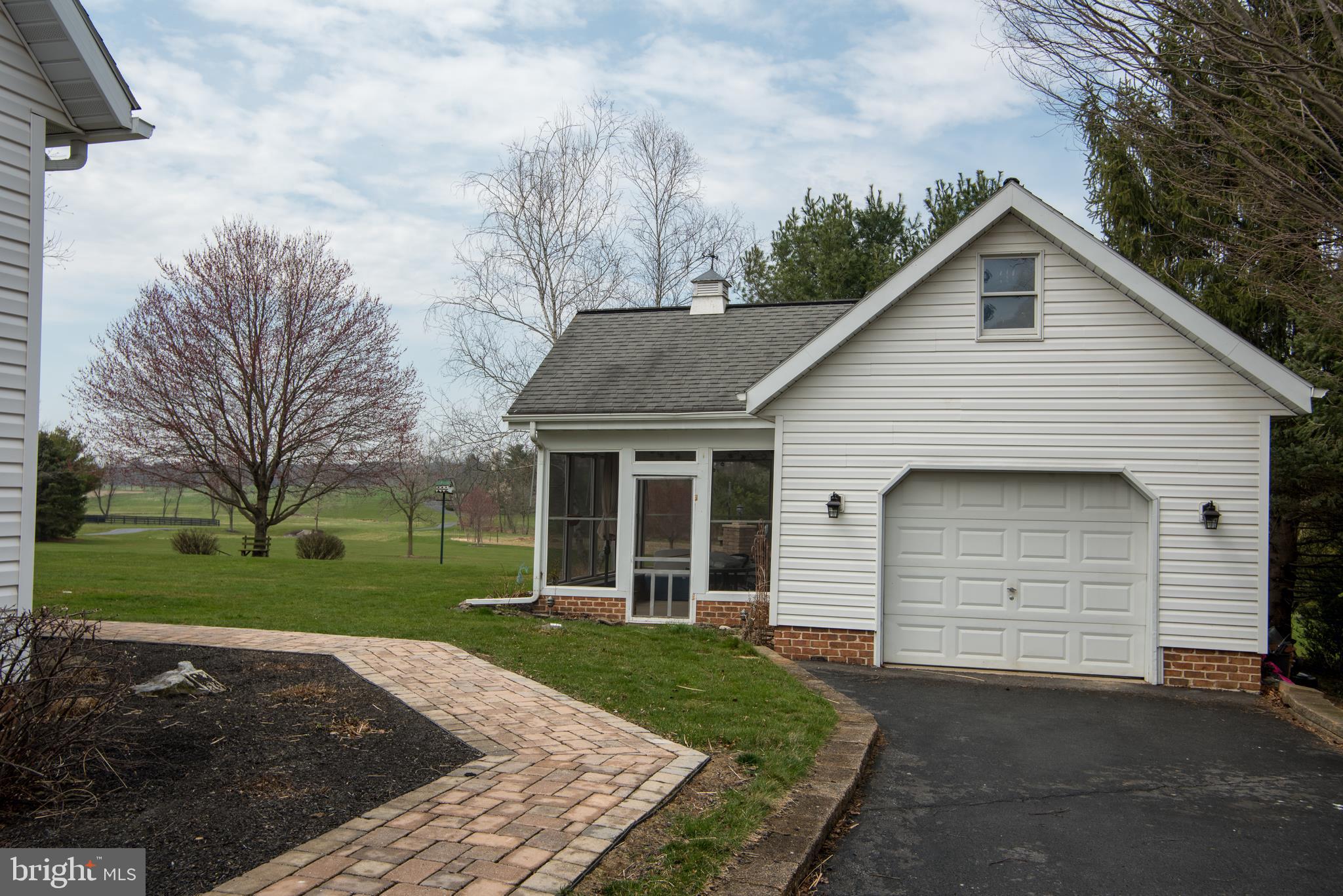 3464 Meadow View Road Manheim, PA 17545 - Photo 5 of 52 1 car detached garage w/screened porch