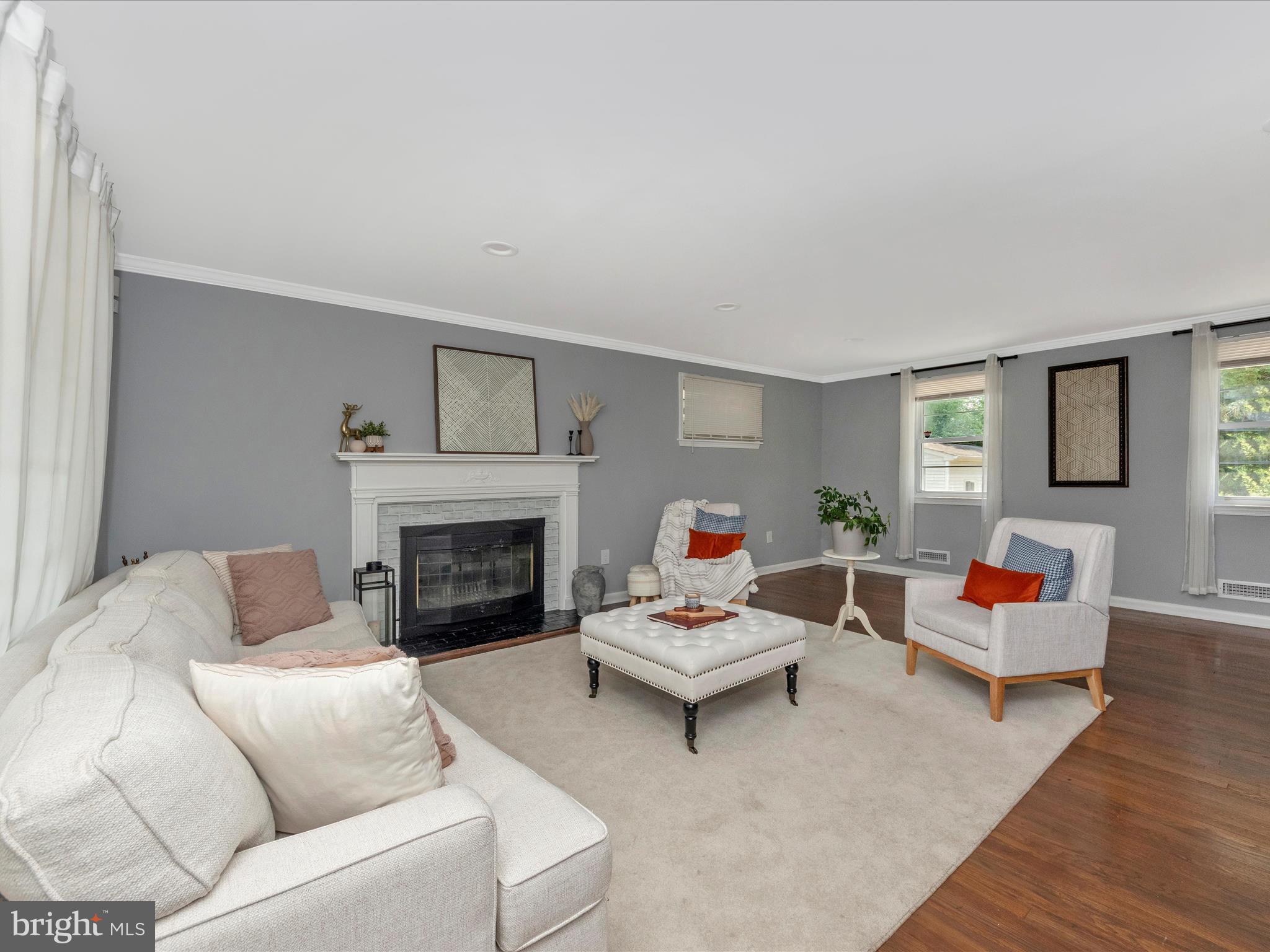 1206 Dulaney Valley Road Towson, MD 21286 - Photo 3 of 57 Welcoming Living Room