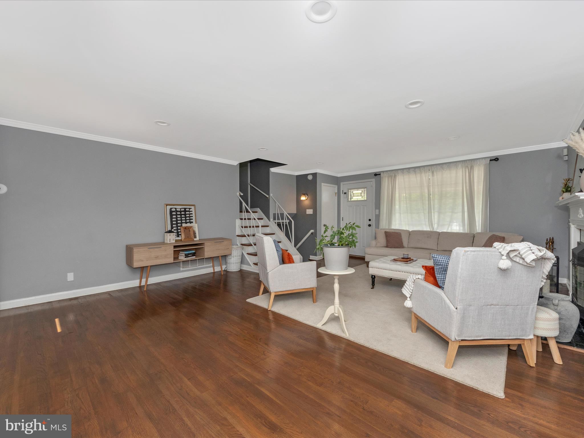 1206 Dulaney Valley Road Towson, MD 21286 - Photo 6 of 57 Living Room