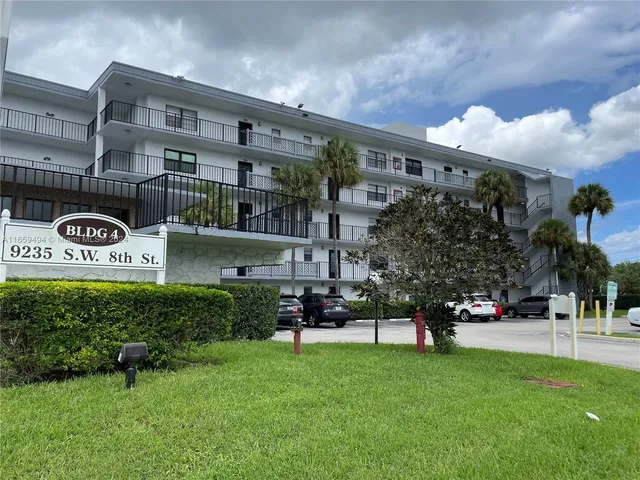$230,000 | 9235 Southwest 8th Street, Unit 406, Boca Raton, FL 33428