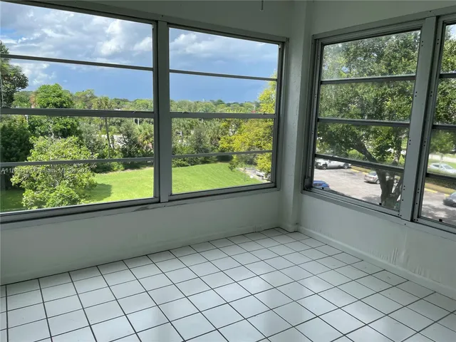 $230,000 | 9235 Southwest 8th Street, Unit 406, Boca Raton, FL 33428