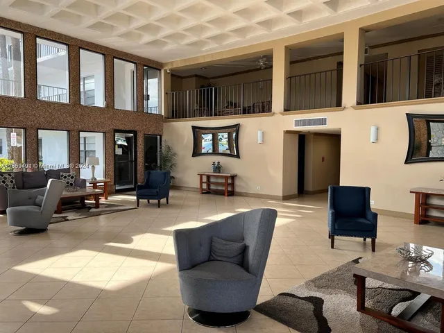 $230,000 | 9235 Southwest 8th Street, Unit 406, Boca Raton, FL 33428