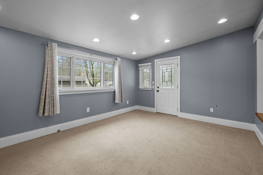 111 Verndale Street Warwick, RI 02889 - Photo 16 of 38