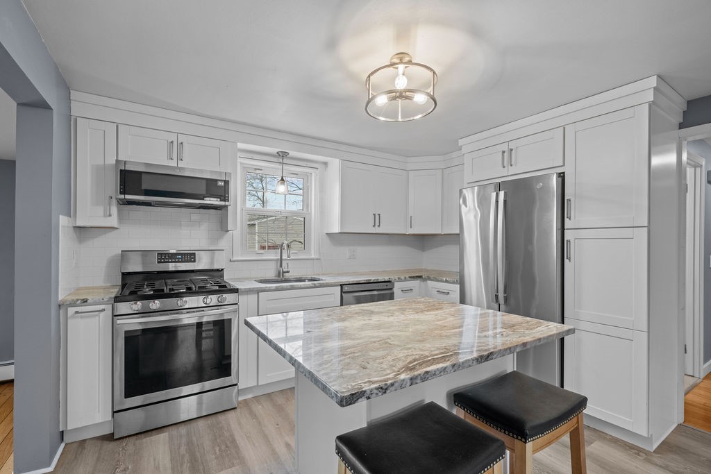 111 Verndale Street Warwick, RI 02889 - Photo 9 of 38