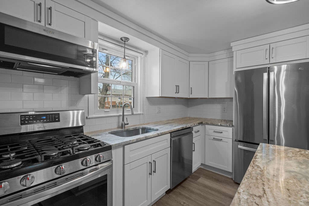 111 Verndale Street Warwick, RI 02889 - Photo 10 of 38