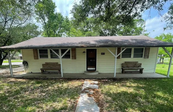$215,000 | 403 Live Oak Street, Royse City, TX 75189