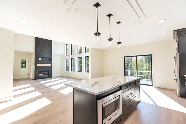 $1,588,000 | 17-4-28 17-4-28 Boiling Kettle Way, Unit 28, Bedford, NH 03110