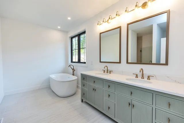 $1,588,000 | 17-4-28 17-4-28 Boiling Kettle Way, Unit 28, Bedford, NH 03110