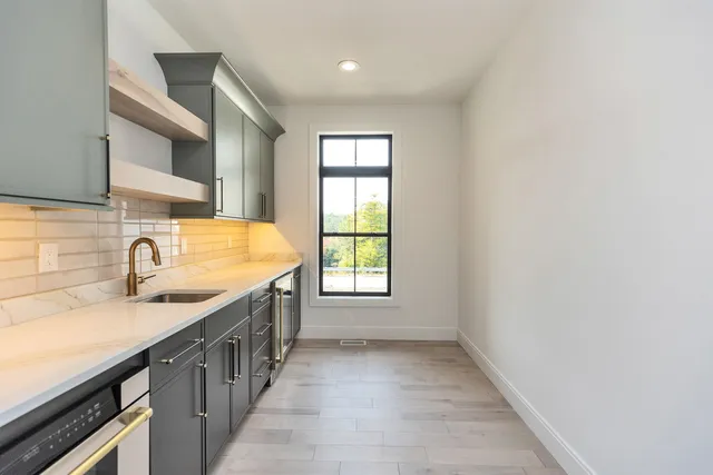 $1,588,000 | 17-4-28 17-4-28 Boiling Kettle Way, Unit 28, Bedford, NH 03110