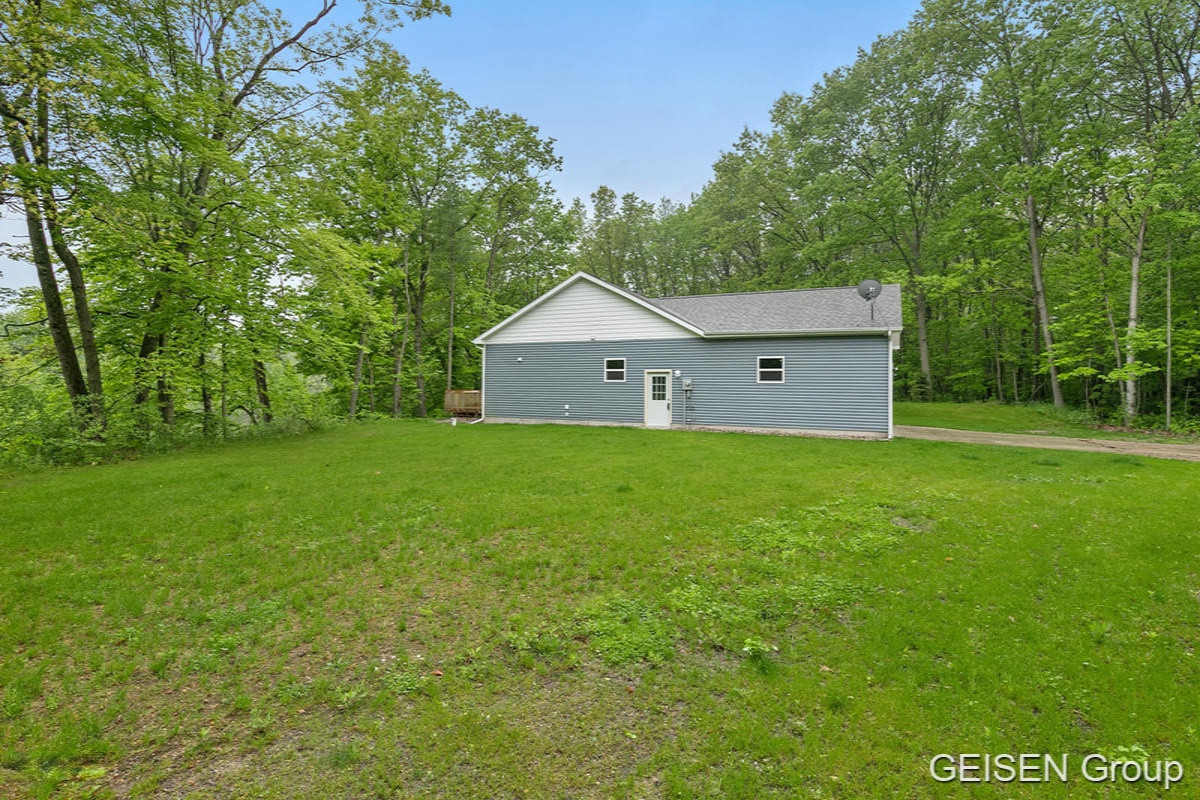 11651 Kickland Road Gowen, MI 49326 - Photo 31 of 43 IMG_1029