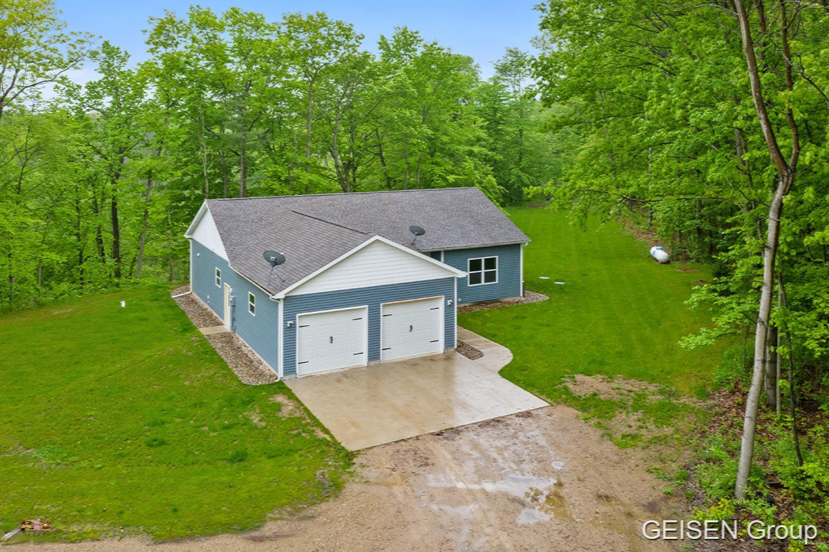 11651 Kickland Road Gowen, MI 49326 - Photo 33 of 43 IMG_1031