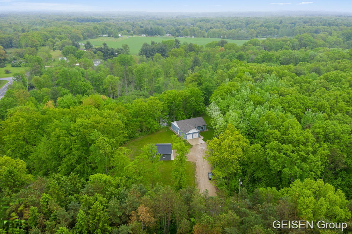 11651 Kickland Road Gowen, MI 49326 - Photo 38 of 43 IMG_1037