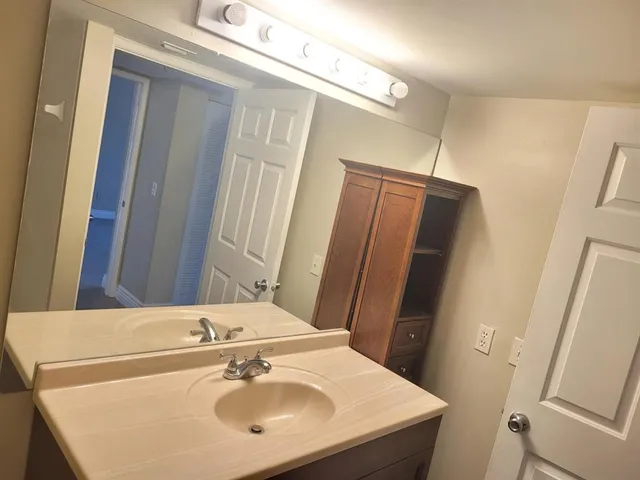 $2,400 | 2600 South University Drive, Unit 322, Davie, FL 33328