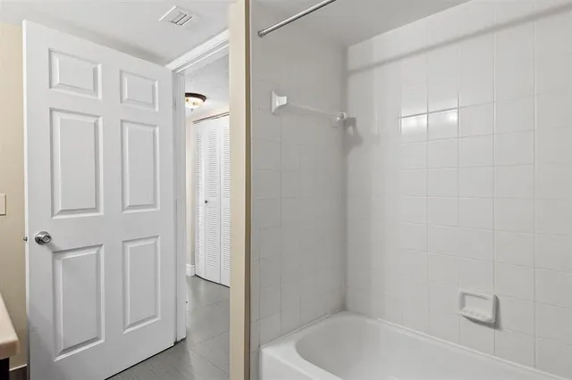 $2,400 | 2600 South University Drive, Unit 322, Davie, FL 33328