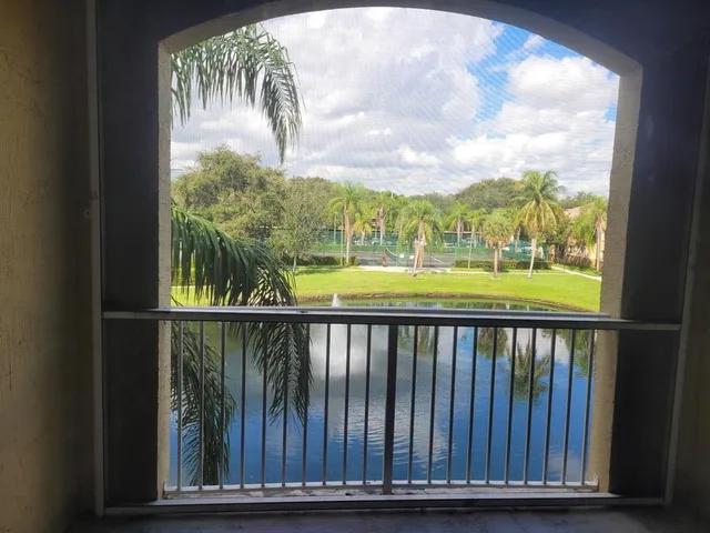 $2,400 | 2600 South University Drive, Unit 322, Davie, FL 33328