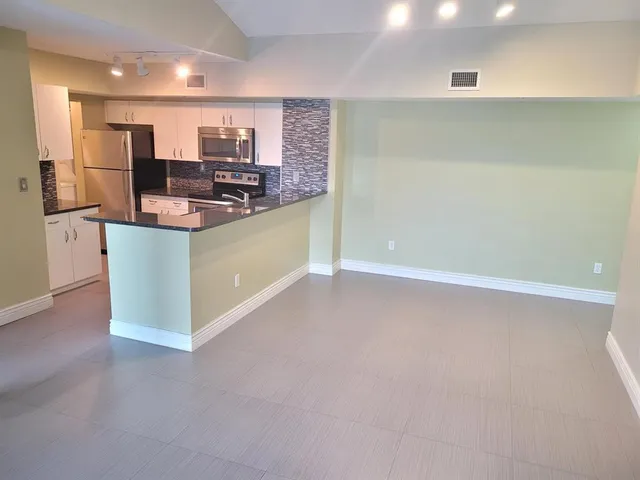 $2,400 | 2600 South University Drive, Unit 322, Davie, FL 33328