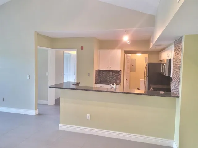 $2,400 | 2600 South University Drive, Unit 322, Davie, FL 33328