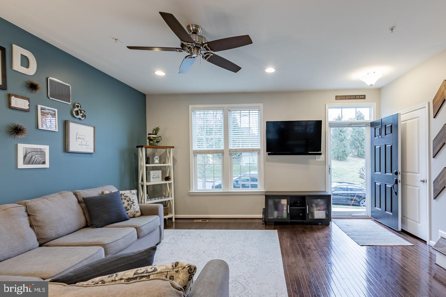 719 Bender Road Phoenixville, PA 19460 - Photo 5 of 33 Living Room