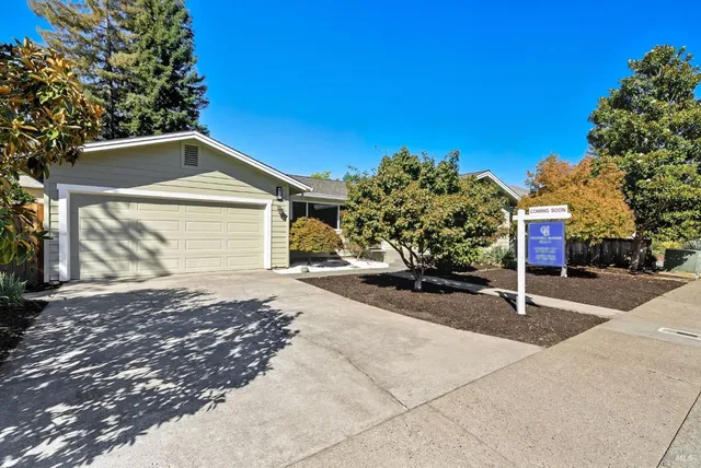 $857,000 | 817 Gromo Court, Healdsburg, CA 95448