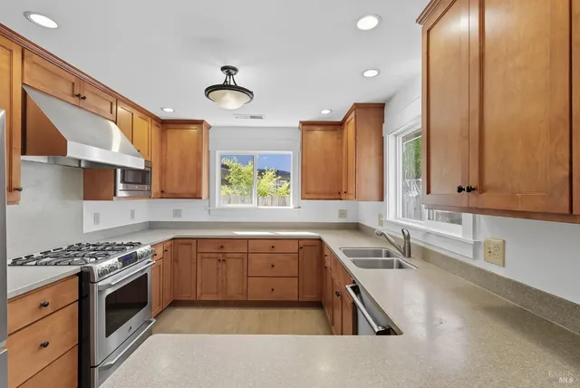 $857,000 | 817 Gromo Court, Healdsburg, CA 95448