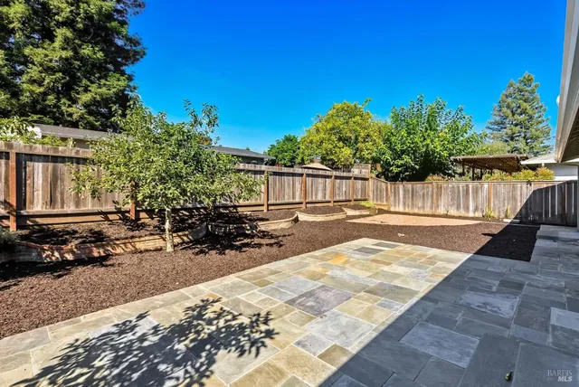 $857,000 | 817 Gromo Court, Healdsburg, CA 95448