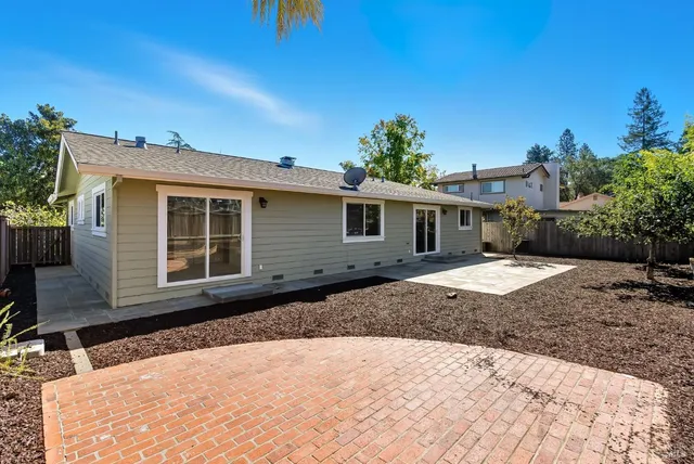$857,000 | 817 Gromo Court, Healdsburg, CA 95448