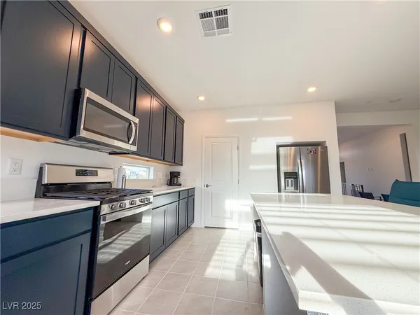 $2,860 | 5899 Amber Stone Court, Las Vegas, NV 89141